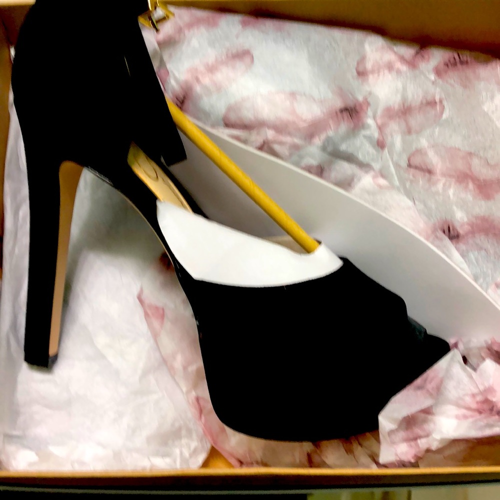 Jessica Simpson peep toe platform heels